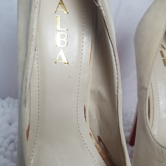 Alba Faux Suede Heels Pumps Cream Tan SZ 7.5 - Picture 2 of 6